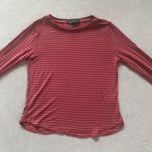 Derek Heart mauve striped casual basic top.